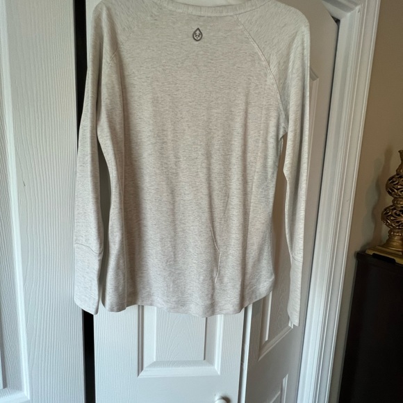TASC Performance White Heather Scoop Neck Long Sleeve Workout Top Size Small - Picture 3 of 7